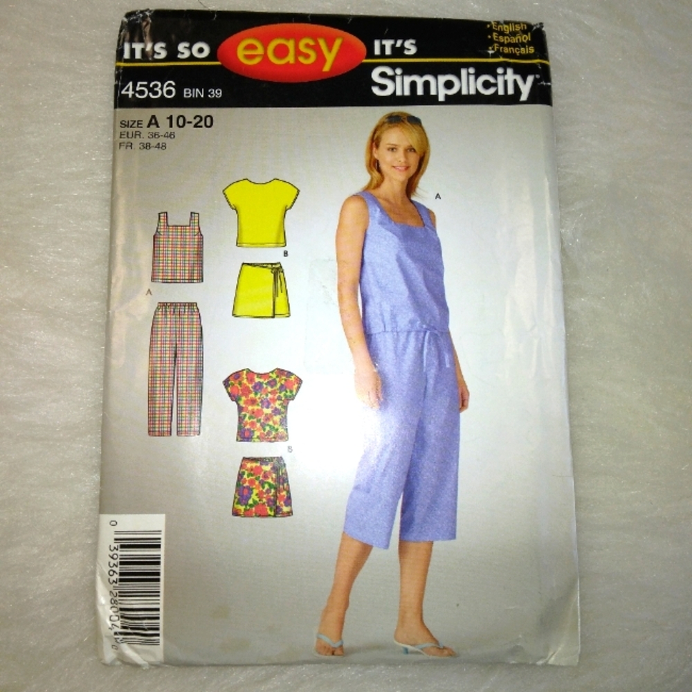 SIMPLICITY 4536 Sz 10-20 Misses tops, skirt, Capri pants, skort
